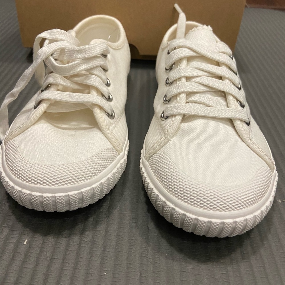 Kids’ canvas ivory sneakers
